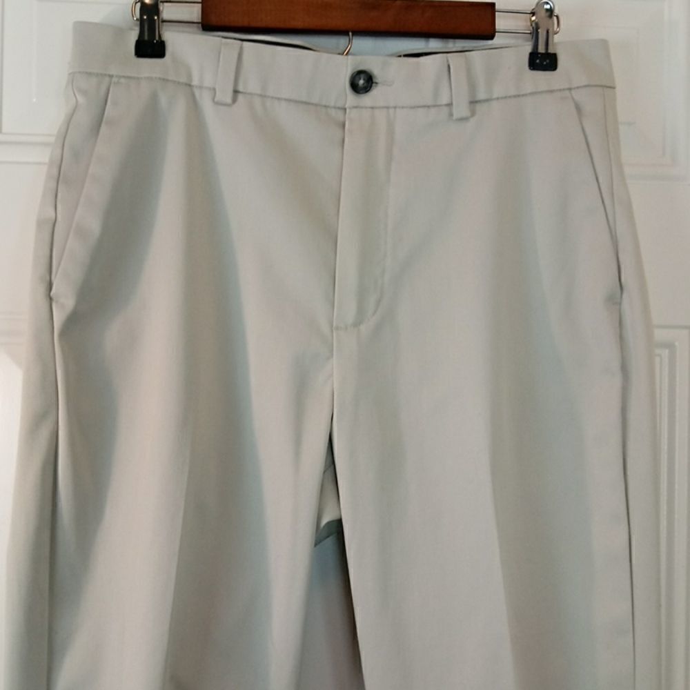 Roundtree and Yorke total Flex straight leg pants